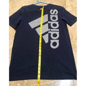 ADIDAS-The Go to Performance Graphic Logo T-Shirt BLUE YOUTH LARGE (14/16)